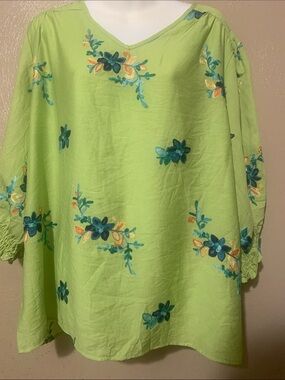 6. Kindred 2X Embroidered Lime Green Navy V-Neck Top NWT